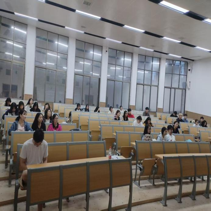 Nas escolas pobres - evento de caridade Ybliouke