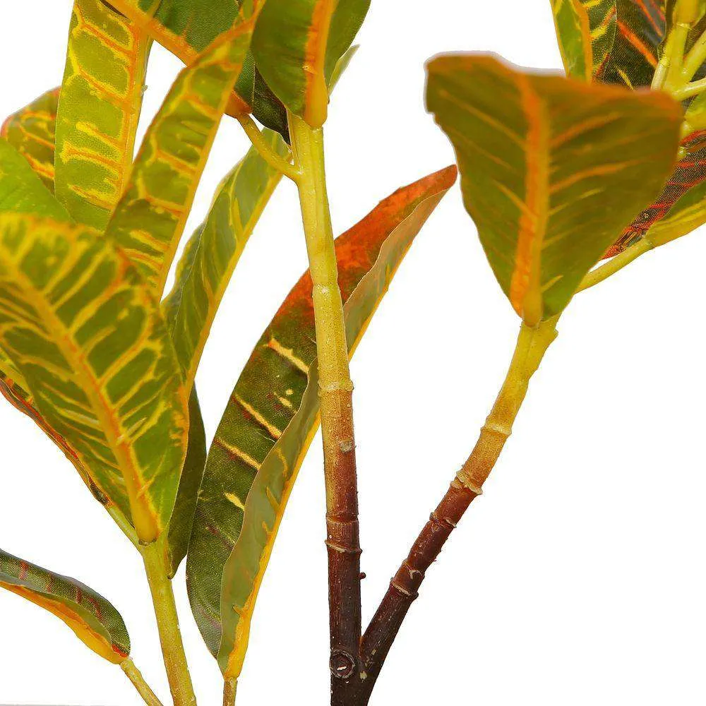Crotons artificiais em vasos