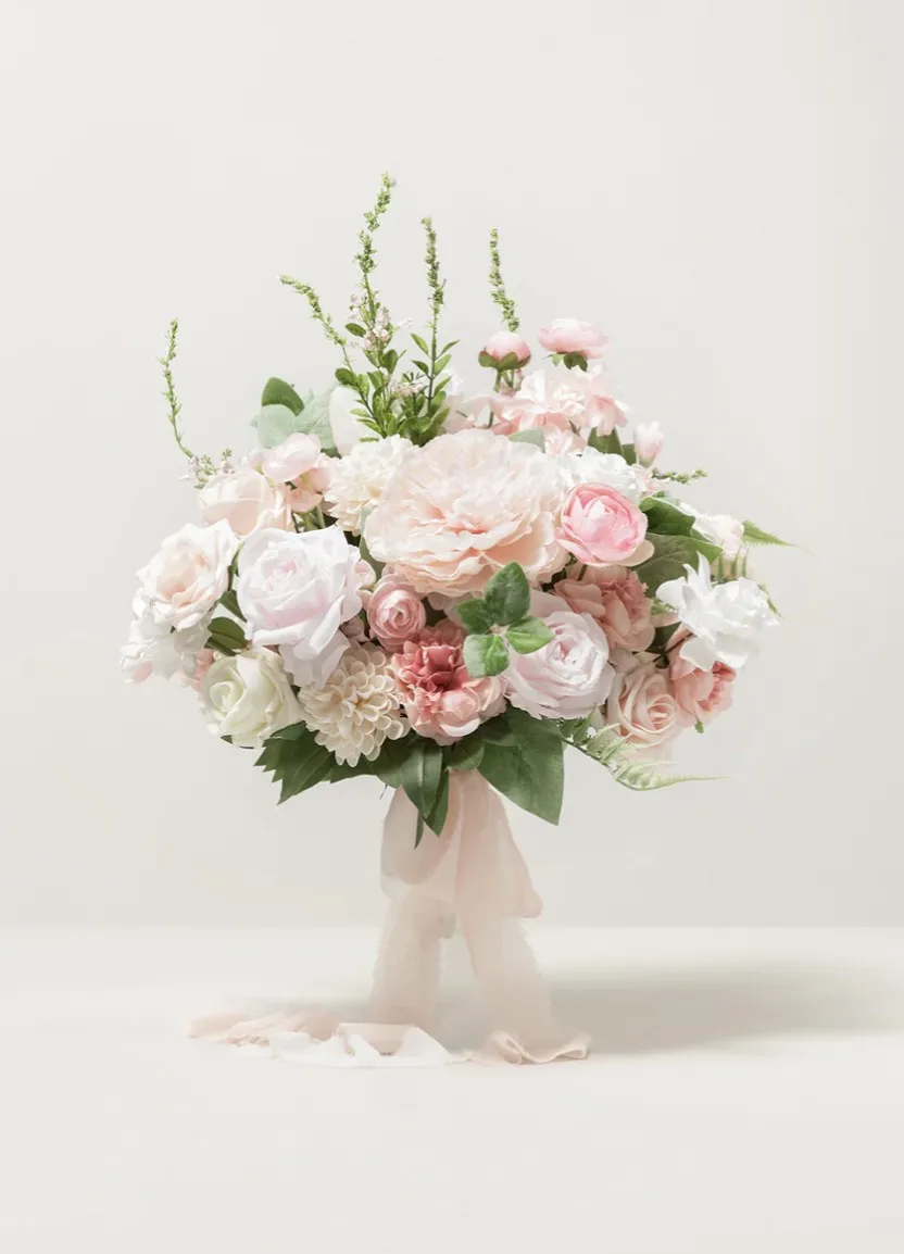 Bouquet de Whisper Bush
