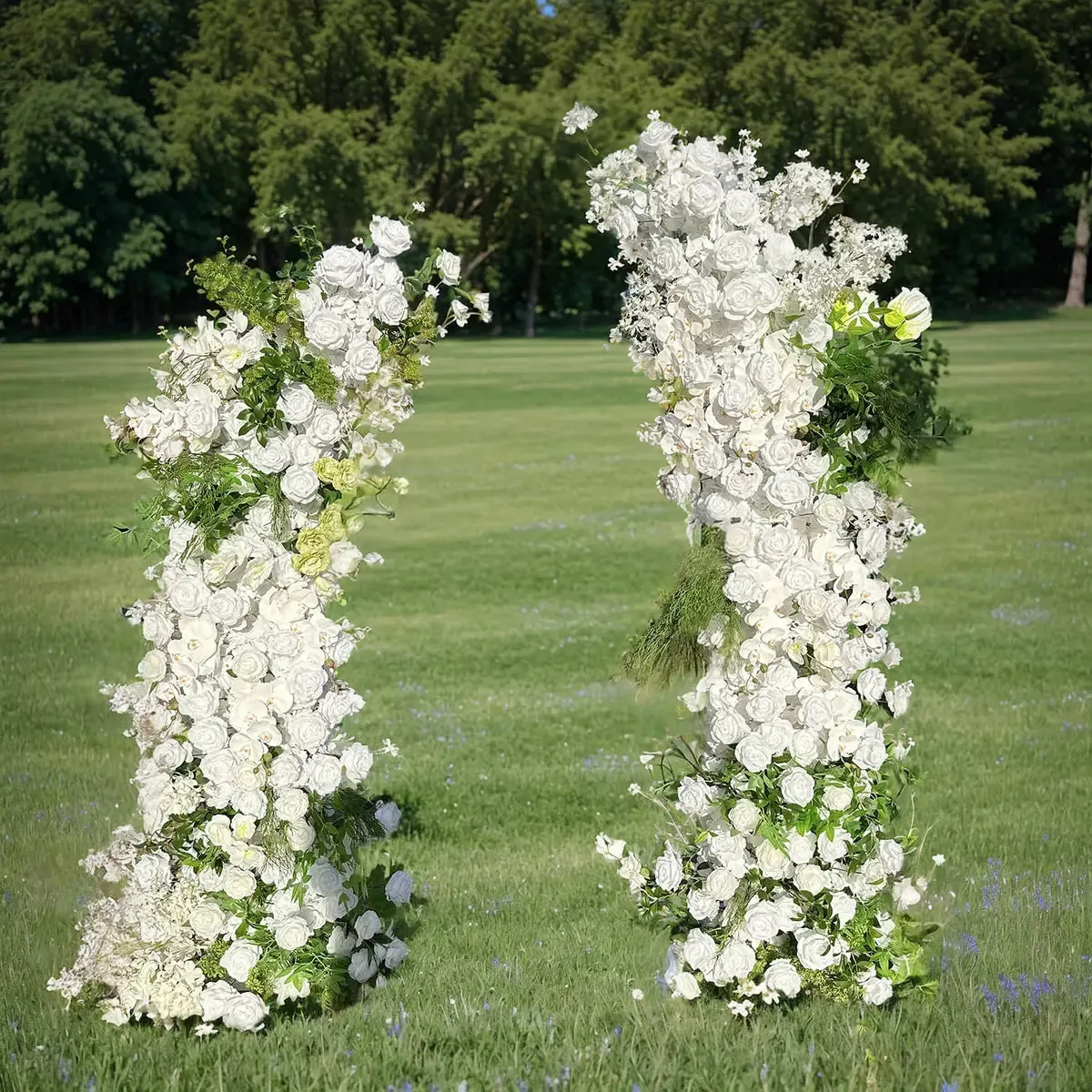Pilares florais do arco de flores para decoração de festa, incluindo quadro